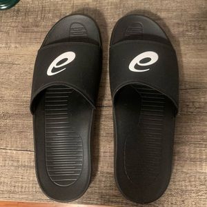 ASICS men’s size 11 sandals